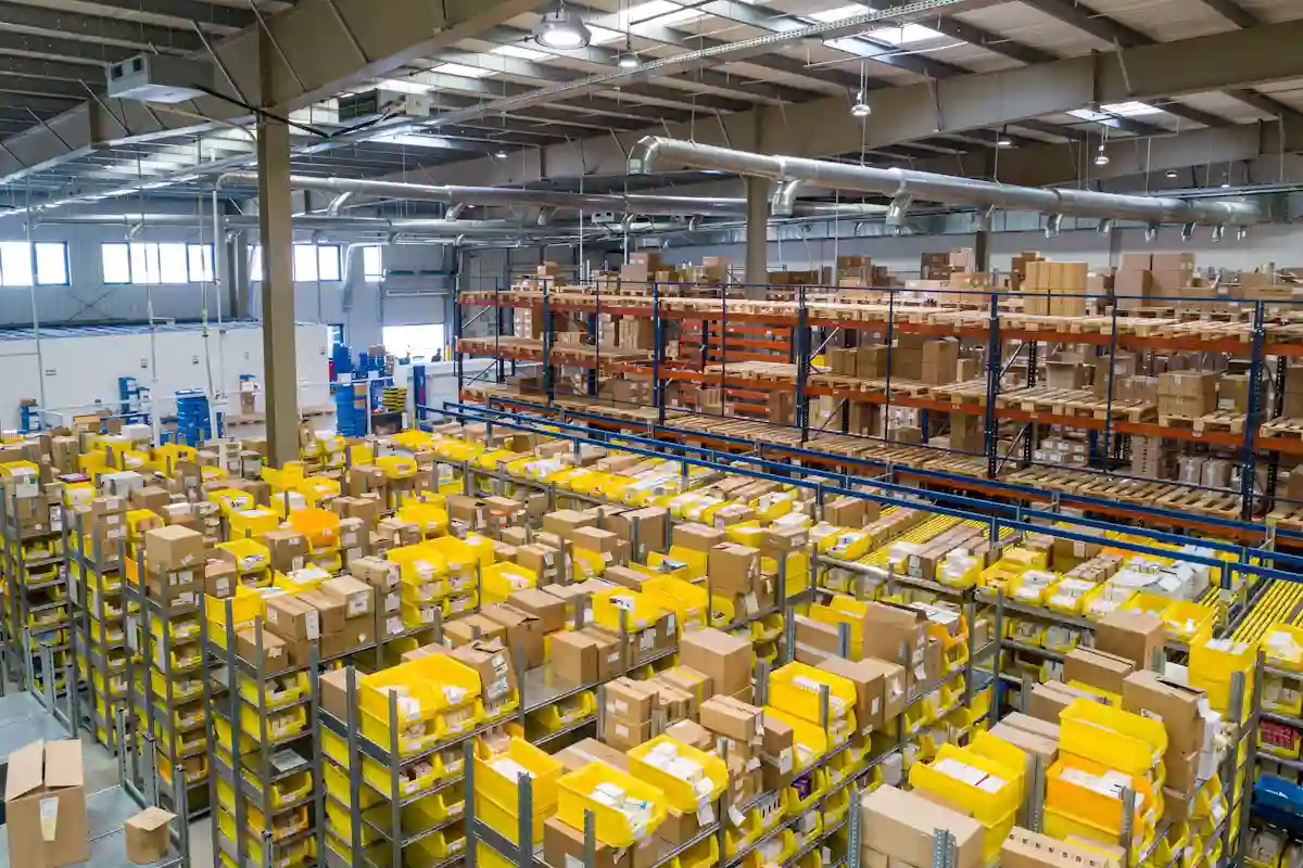 Warehousing & Logistics Crane Solution