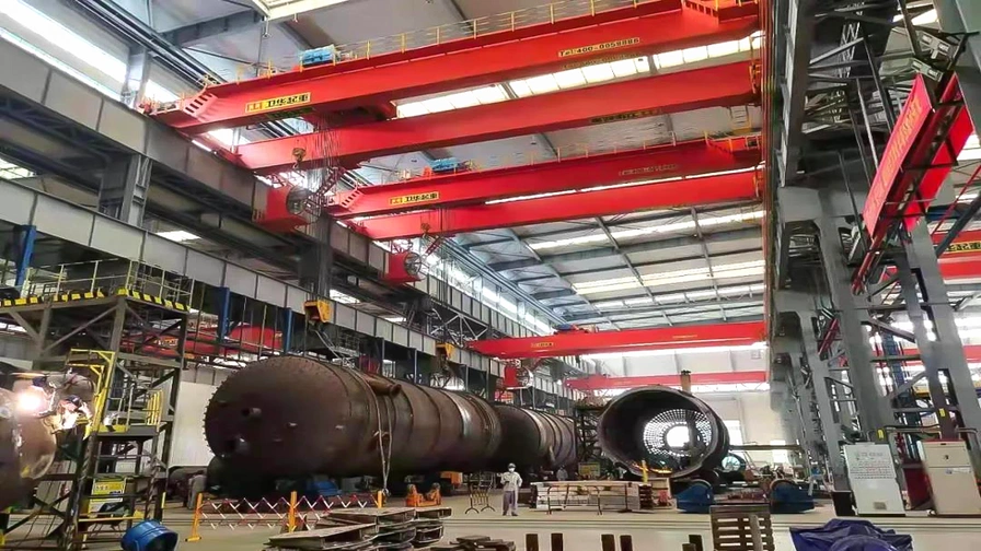 overhead-crane-lift-reactor-tube.webp